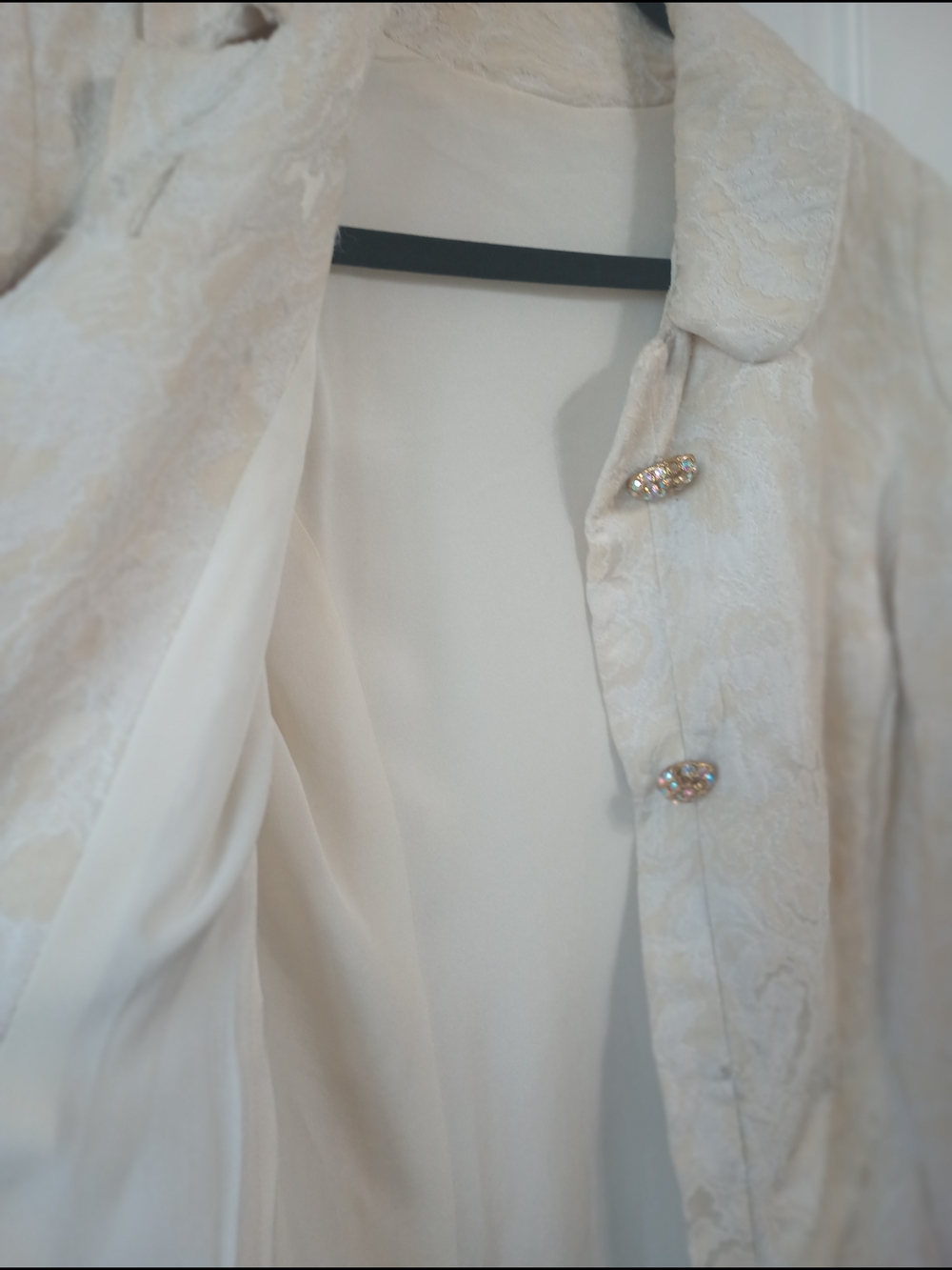 Elegant Cream Jacquard Women’s Coat with Decorative Buttons
